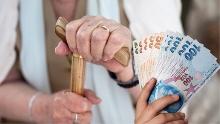 Emekliye yılbaşı ikramiyesi verilecek mi? Bazı belediyelerin ikramiye kampanyaları belli oldu - haberler