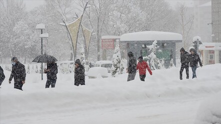 İstanbul'a kar yağdı! Balkanlar'dan gelen kar devam edecek - haberler