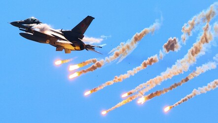 Mehmetçik Suriye ve Irak'ta teröristlerin inlerini başlarına yıktı - gundem