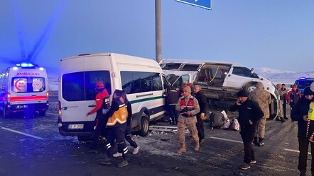 İki yolcu minibüsü çarpıştı! Korkunç kazada çok sayıda yaralı var - gundem