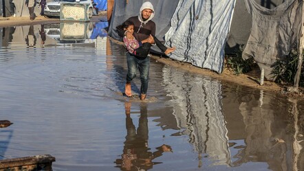 Gazze'de dram! Çocuklar donmasın diye nöbet tutuyorlar - dunya