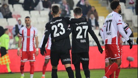 Sana gülmek yakışıyor Beşiktaş! Mert Günok kalede devleşti, Sivasspor tek golle devrildi - spor