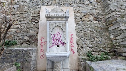 Tarihî Hamidiye Çeşmesi yine tahrip edildi! Kafesten kurtuldu vandallığa maruz kaldı - kultur-sanat