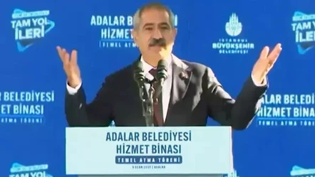 'Söylemesem rahat edemem' dedi, ikinci kez kürsüye geldi! Belediye başkanı törene damga vurdu - Gündem