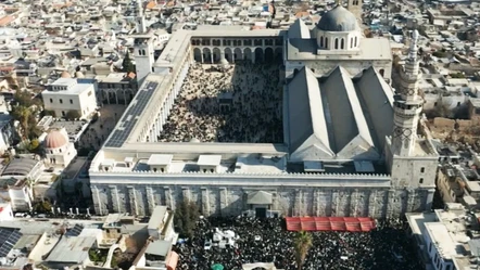 Emevi Camii'ndeki cuma namazında izdiham: Ölü ve yaralılar var - Dünya