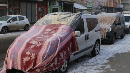 Ortalık buz pisti! 5 şehirde araçlara bile battaniye örttüler - Yaşam