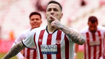 Beşiktaş'ta Manaj sürprizi! Yönetim golcü transferinde hedefini belirledi - spor