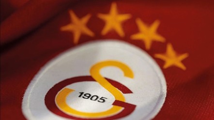 Galatasaray yıldız oyuncuyla sözleşme uzattığını açıkladı! - Spor