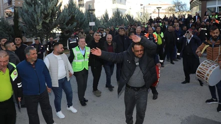 Belediye çalışanları aldıkları zammı halay çekerek kutladı! Maaşlar 2 kattan fazla arttı - Ekonomi