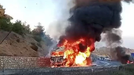 Sakarya'da seyir halindeki tır alev topuna döndü! Korku dolu anlar - Gündem