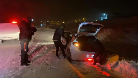 Ardahan'ı tipi vurdu! Çok sayıda ekip karda mahsur kalanlar için harekete geçti - Gündem