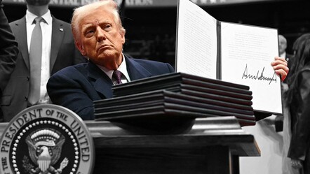 Gelir gelmez imzalamaya başladı! Trump'tan dikkat çeken sözler: Derhal çekileceğiz - dunya