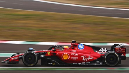 Ferrari'nin direksiyonuna geçti! Hamilton, Fiorano'da ilk kez görüntülendi - Spor