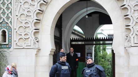 Fransa'da İslam karşıtlığı yükseliyor! Türk İslam Birliği’ne bağlı camiye el bombası attılar - Dünya