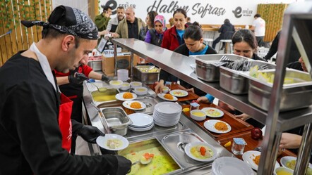 Belediyenin açtığı Kent Lokantası'na yoğun ilgi! 4 çeşit yemek 100 lira - haberler
