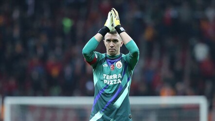 Fernando Muslera Galatasaray tarihine adını yazdırdı! - spor
