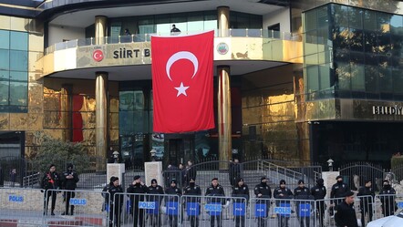 DEM Partili başkan terör suçundan hapis cezası almıştı: Siirt Belediyesi'ne kayyım atandı - gundem
