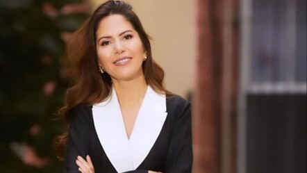 TV100 spikeri Kübra Par kimdir, ne yaptı? Canlı yayındaki el hareketi için özür diledi - haberler