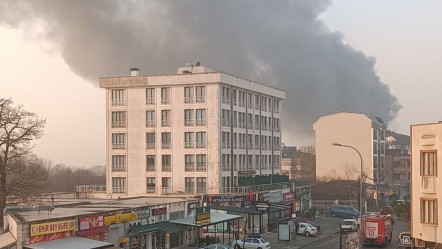 İstanbul'da korkutan yangın! Lastik atölyesinden dumanlar yükseliyor - Gündem