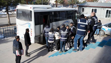 "Karı koca bacanak çetesi" çökertildi! Herkesi iki kere dolandırdılar - Gündem