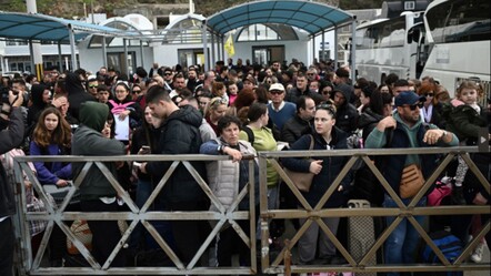 Komşuda depremlerin ardı arkası kesilmiyor! Binlerce kişi adayı terk etti, tahliyeler sürüyor - gundem