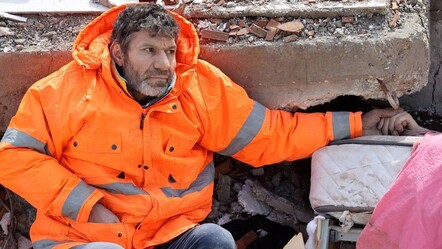 Depremde kızının elini tutan baba kim? Mesut Hançer'in hikayesi - haberler