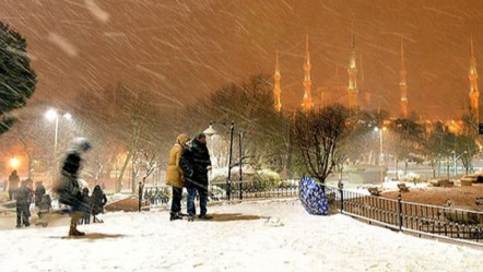 İstanbul'da lapa lapa kar! Vatandaşlar günlerdir bu anı bekliyordu - Gündem