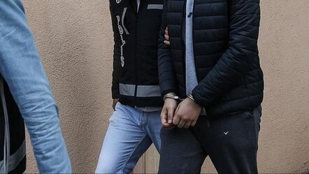 Bu da oldu! Gözaltındaki arkadaşına ekmek arasında uyuşturucu götürdü - gundem