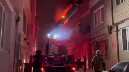 Bursa’da yangın paniği! Ekiplerin üzerine elektrik teli düştü - gundem