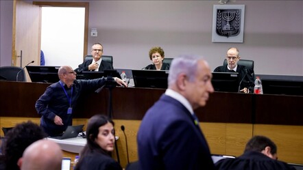 Netanyahu sanık koltuğunda! Yolsuzluk davasından hakim karşısına çıktı - dunya
