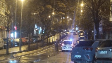 Üsküdar'da sıcak saatler! Duvar çöktü, iki bina tahliye edildi - Gündem