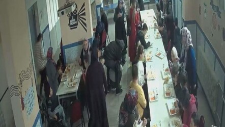 Down sendromlu öğrencisinin hayatını kurtardı! Kahraman öğretmenin Heimlich manevrası kamerlarda - haberler