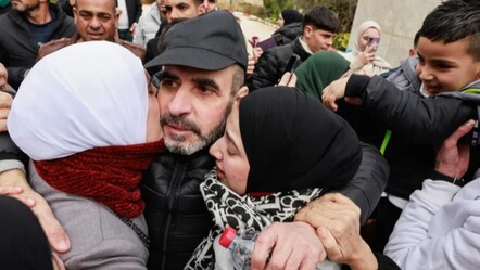 Hamas ve İsrail arasındaki esir takasının 6. turunda Filistinli mahkumlar serbest bırakıldı - dunya