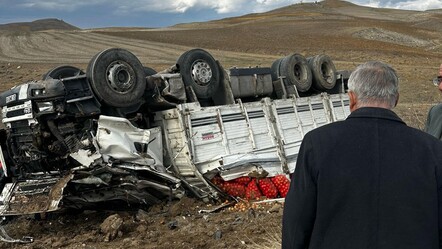 Bir kamyon soğan etrafa saçıldı! Ankara'da feci kazada çok sayıda yaralı var - gundem