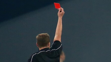 İki sarı kart gösterdi, kırmızıyı unuttu! Hakem skandalı o maç tekrar ettirebilir - haberler