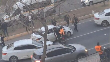 Şanlıurfa'da trafikte dehşet anları! Aracın önünü kesip sürücüyü böyle darp ettiler - 3-sayfa