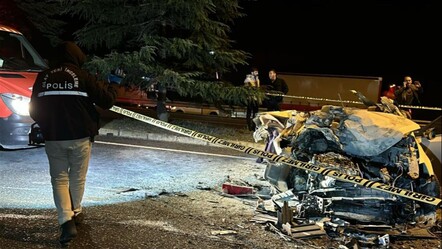 Uşak'ta korkunç kaza! Tırın altına giren otomobil hurdaya döndü, sürücüsü öldü - haberler