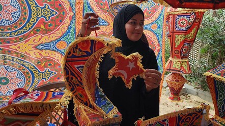 Gazze'nin ay yıldızlı ramazan fenerleri! Yıkıntıların arasında yaptığı rengarenk süsleri görenler hayran oldu - dunya