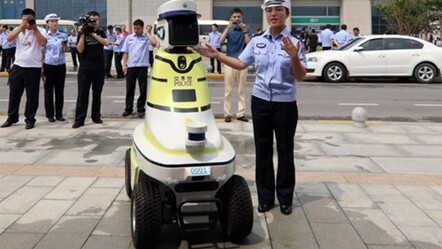Çin’de polis robotlar göreve başladı! Yapay zeka destekli devriye dönemi! - teknoloji