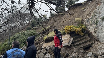 İstanbul'un göbeğinde korkutan olay! İstinat duvarı çöktü - gundem