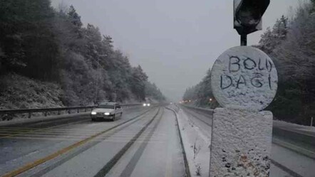 Kazalar üst üste geldi, araç sahipleri zor anlar yaşıyor! Bolu Dağı'nda trafik çift yönlü ulaşıma kapandı - gundem