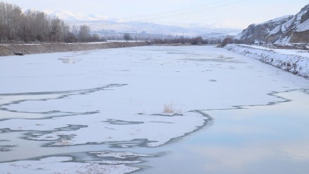 Soğuk hayatı olumsuz etkiledi! Kızılırmak bile buz tuttu - Yaşam