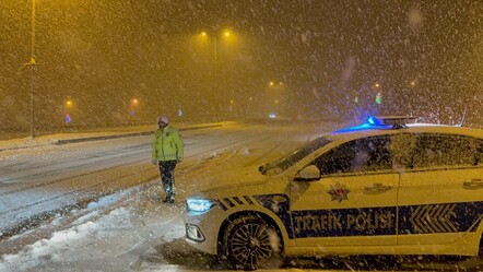 Bolu Dağı'nda göz gözü görmüyor! Yoğun kar yağışı nedeniyle büyük araçlar yasaklandı - gundem