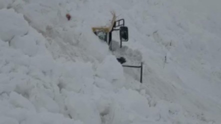 Şırnak'ta çığ düştü! Karda mahsur kalan personeli askerler kurtardı - Yaşam