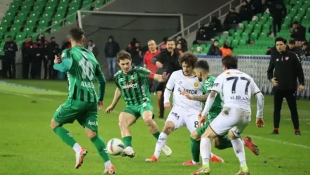 Ümraniyespor - Sakaryaspor maçı yoğun kar yağışı nedeniyle yarıda kaldı! - Spor