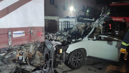 Akhisar'da feci kaza! Otomobil park halindeki tıra çarptı: 2 ölü - haberler