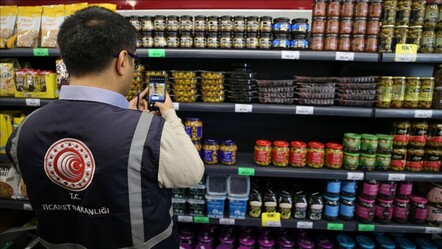 Ekipler rafları ve etiketleri tek tek inceledi! Ramazan öncesi marketlere operasyon - ekonomi