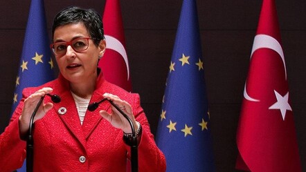 Eski bakan methiyeler düzdü! 