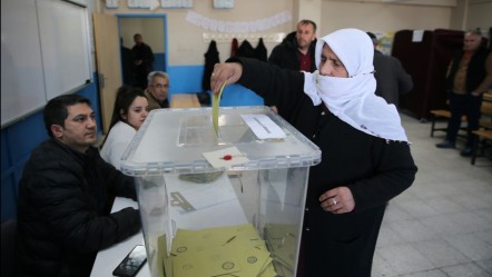 İki kentte seçim heyecanı: Vatandaş sandık başına gitti - Gündem