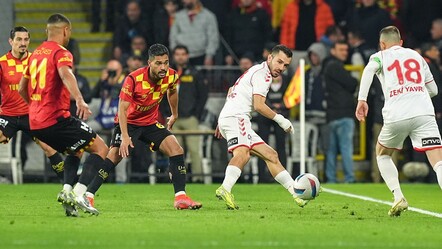 4 gol var kazanan yok! İzmir'de gol düellosunda kazanan çıkmadı - spor